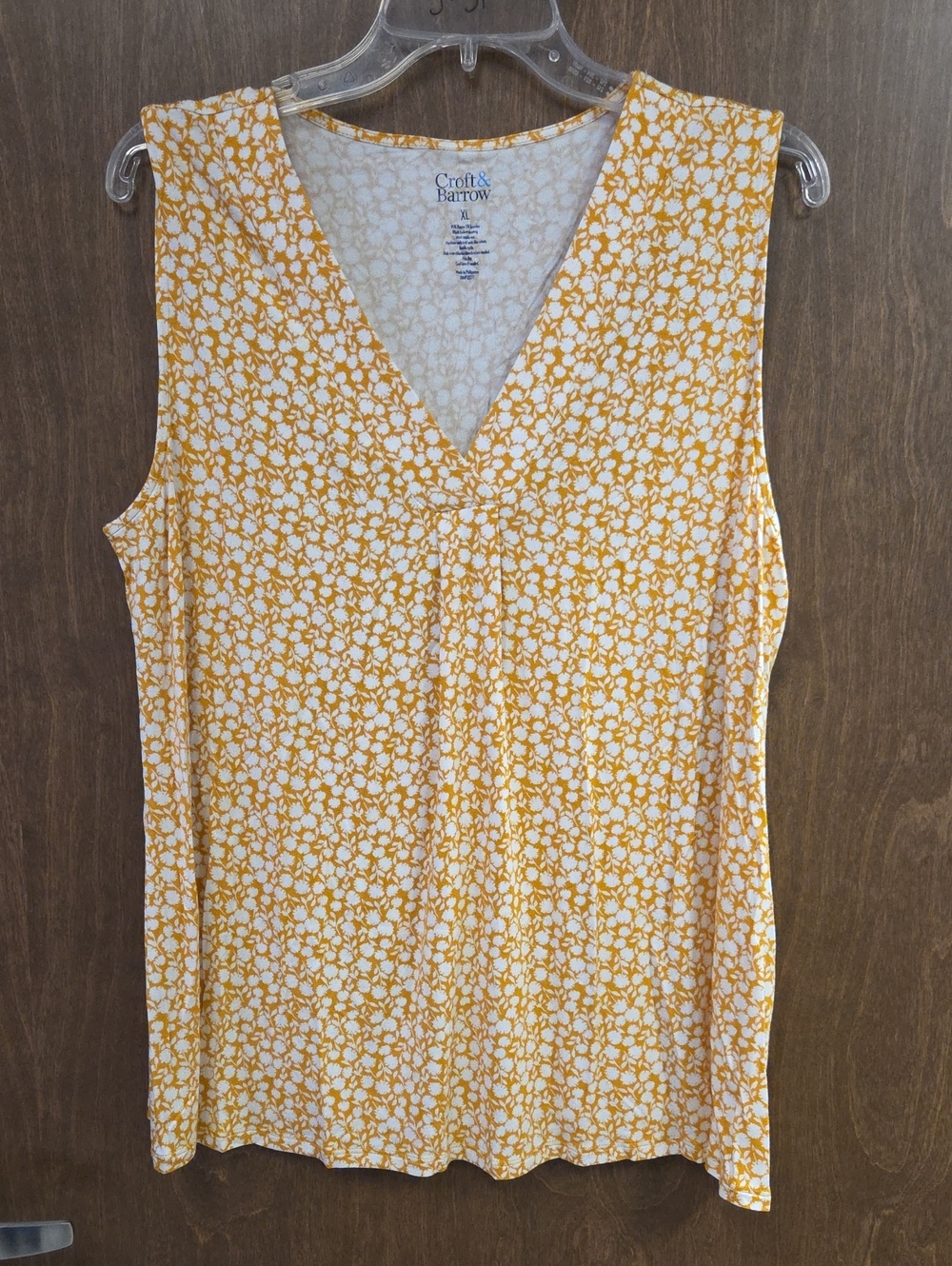 croft & barrow Yellow and White Floral V-Neck Sleeveless Cami
